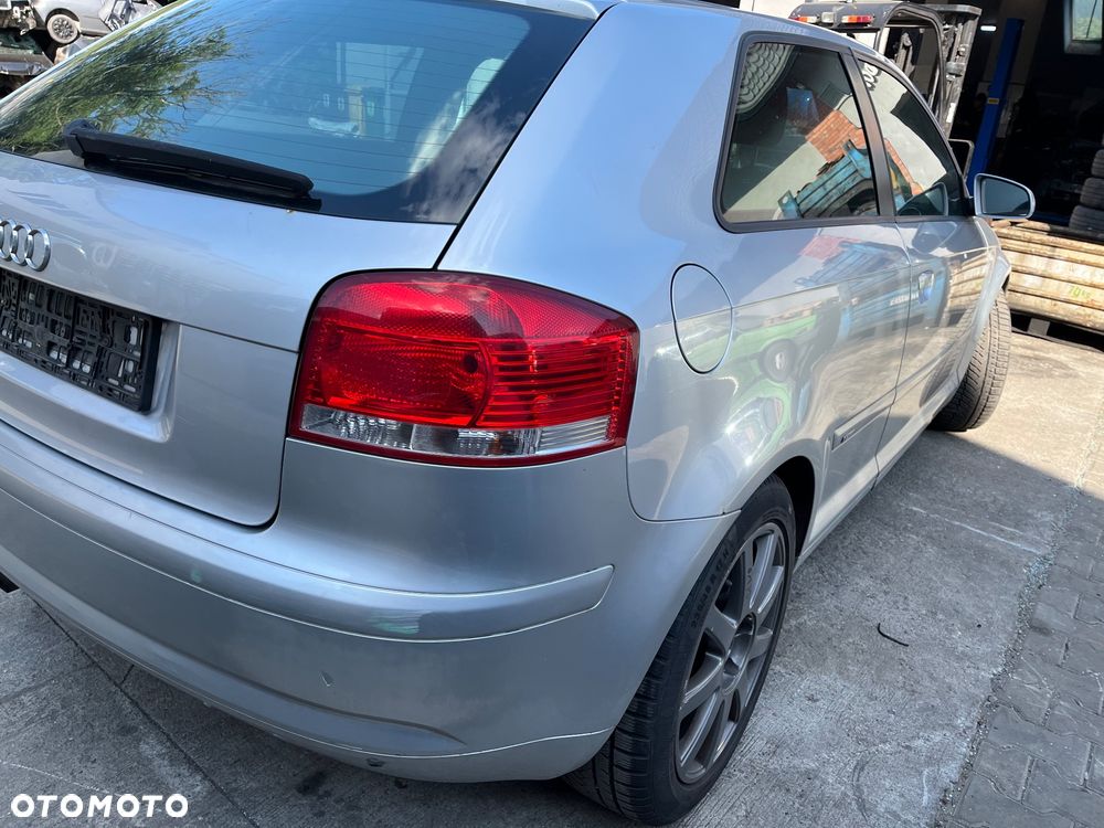 Drzwi prawe lewe Audi A3 8P 3D LY7W - 5