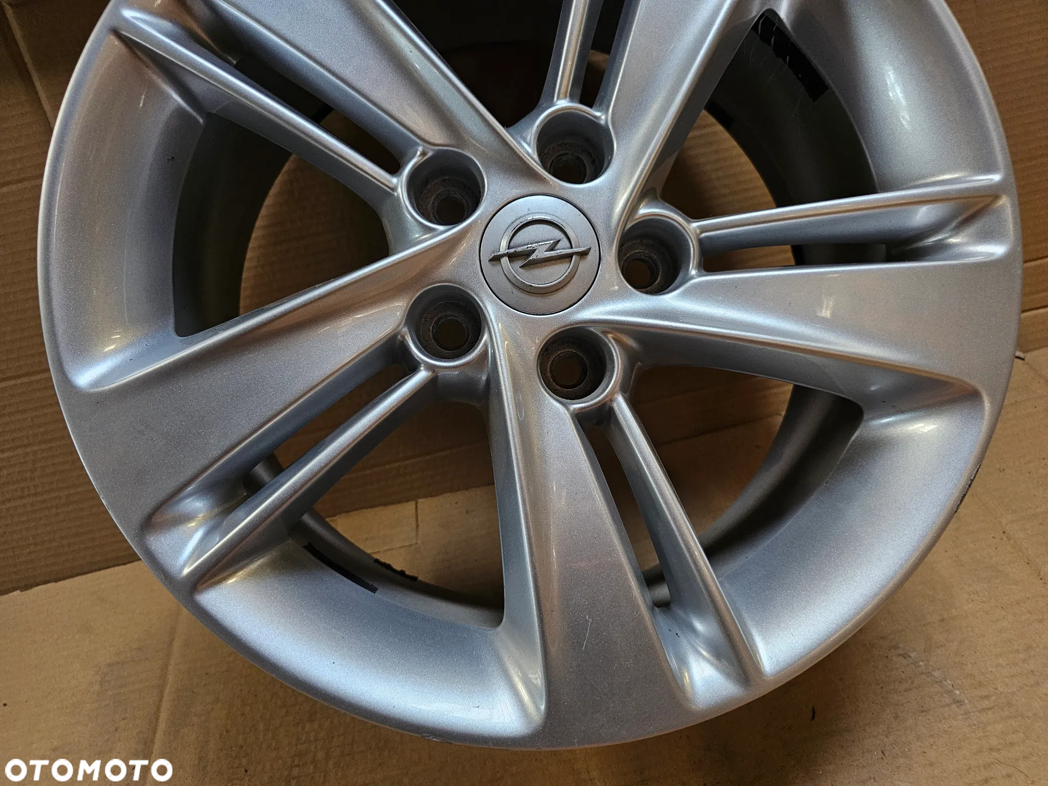 (F42) Opel Insignia II Astra / OP101 K10 / 7,5Jx17 IS45 5x115 - 3