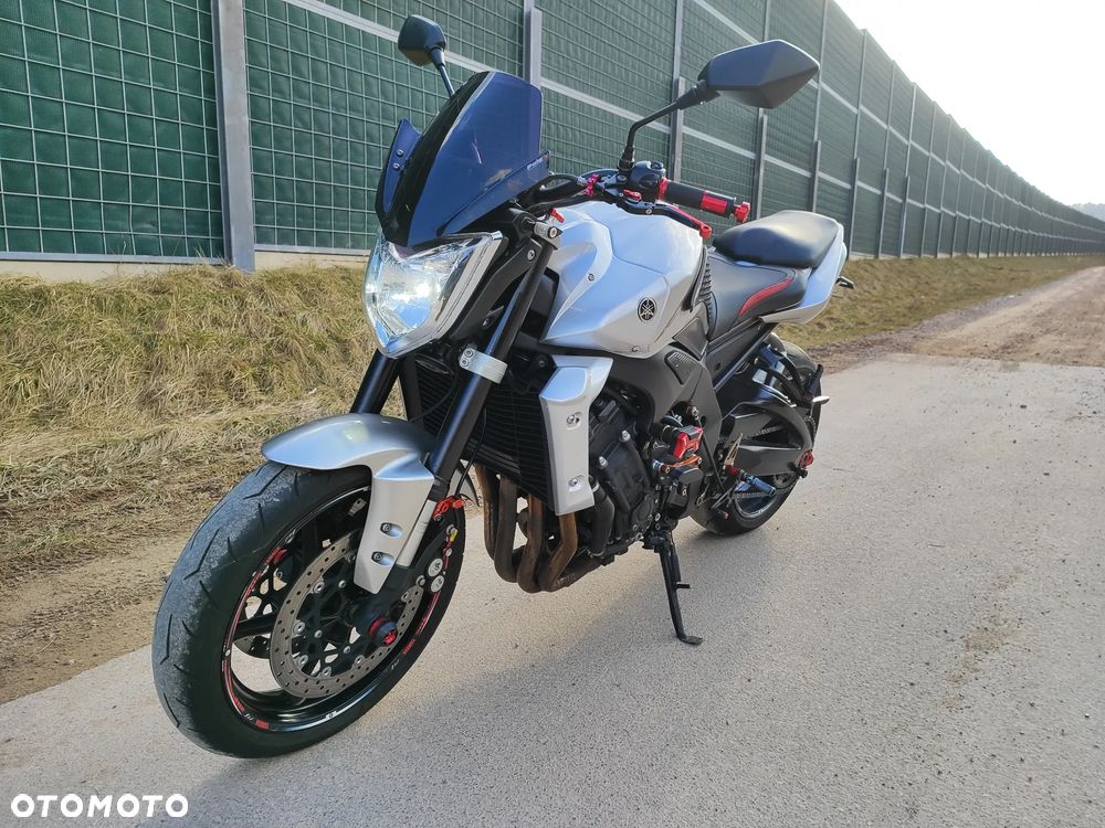 Yamaha FZ - 8