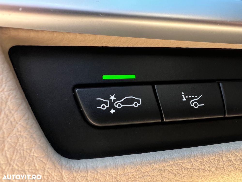 BMW Seria 5 525d xDrive AT - 25