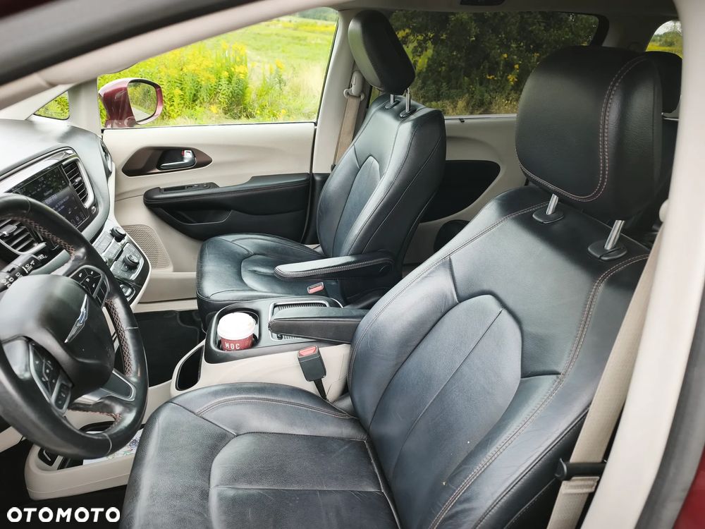 Chrysler Pacifica - 24