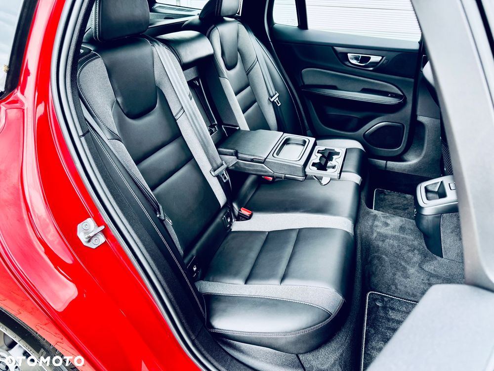 Volvo V60 B3 B R-Design - 30