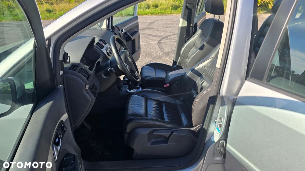 Volkswagen Touran 1.9 TDI DSG United - 33