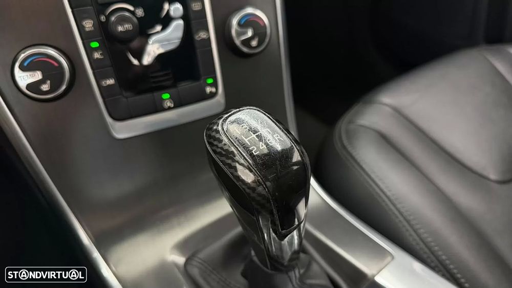 Volvo XC 60 2.0 D4 Momentum - 23