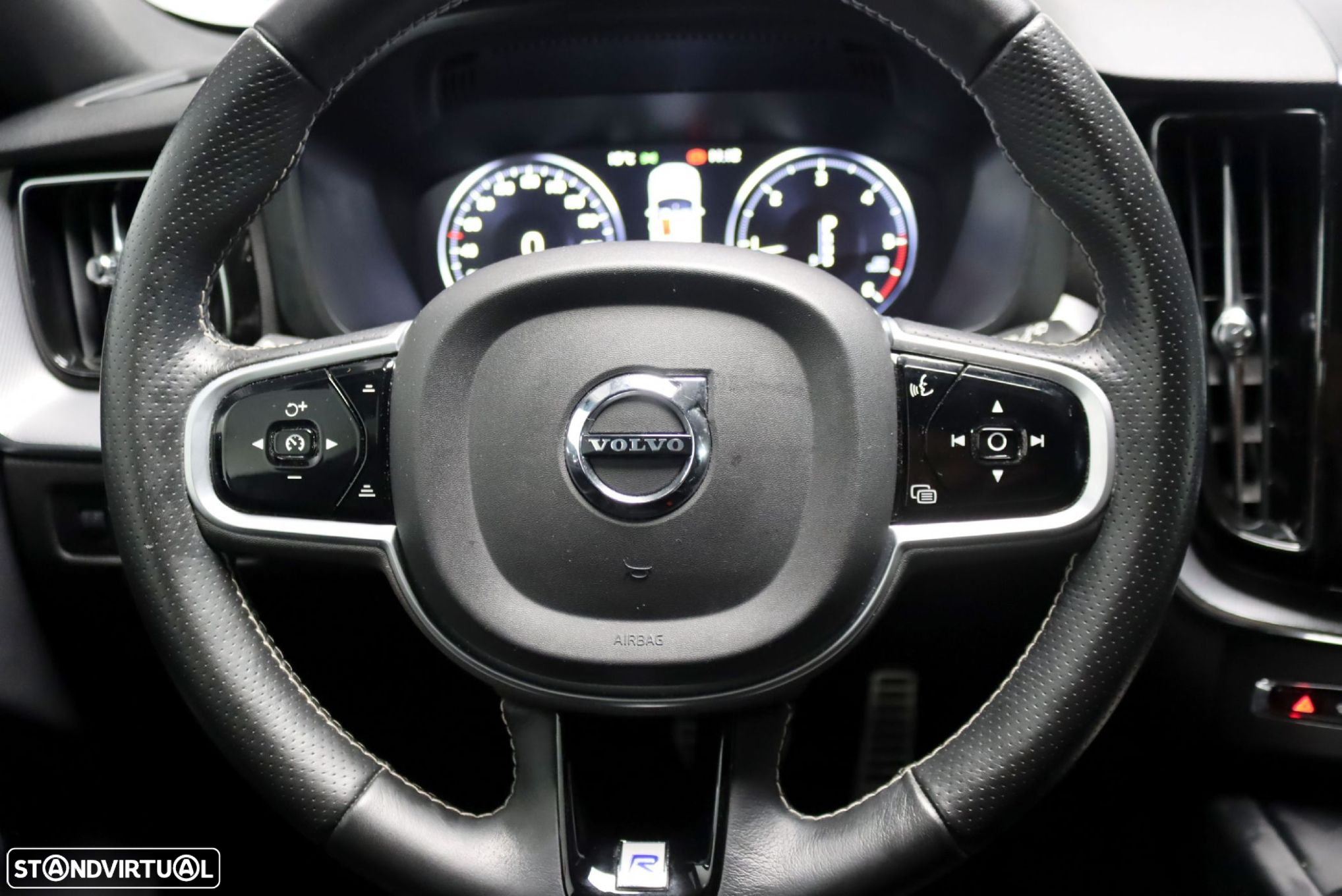 Volvo XC 60 2.0 D4 R-Design Geartronic - 11