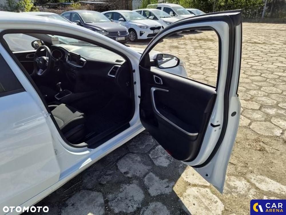 Kia Ceed - 32
