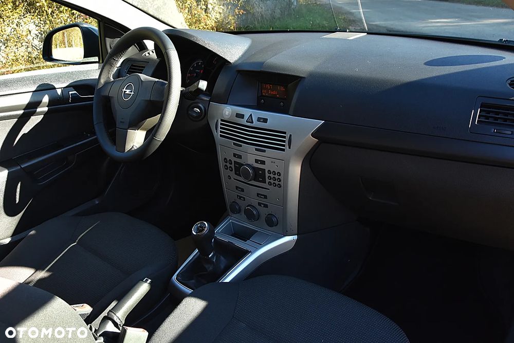 Opel Astra III GTC 1.4 Enjoy - 17