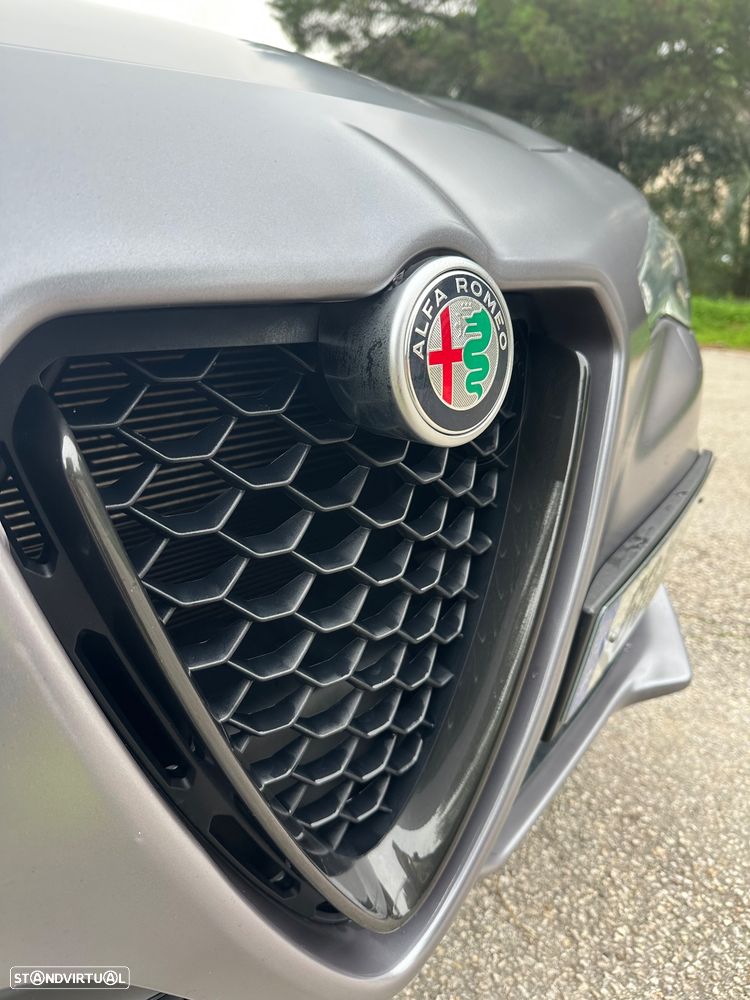 Alfa Romeo Stelvio - 2