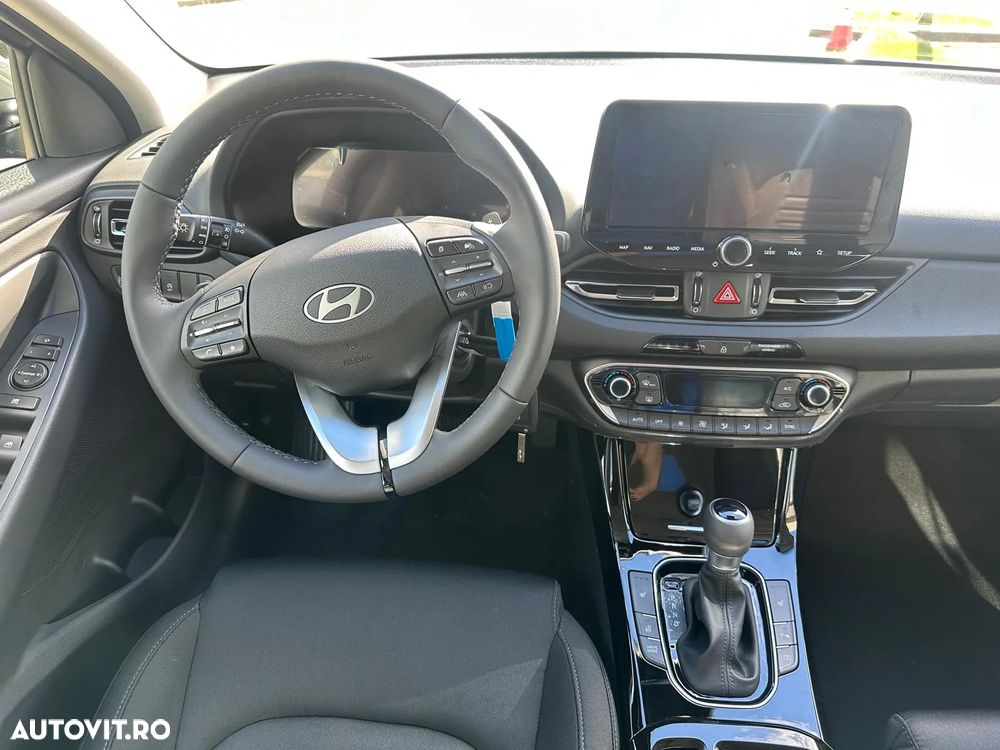 Hyundai i30 Fastback 1.5 T-GDI 140CP 7DCT MHEV Highway - 3