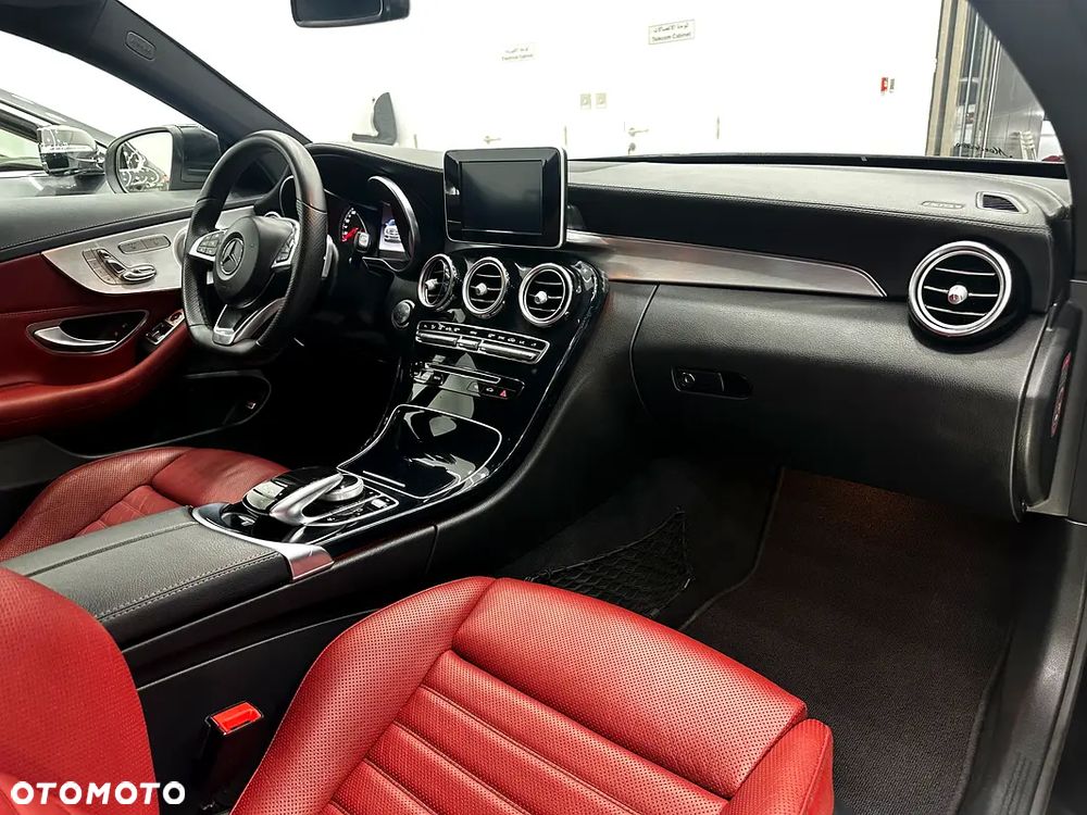 Mercedes-Benz Klasa C 200 4Matic 9G-TRONIC AMG Line - 11
