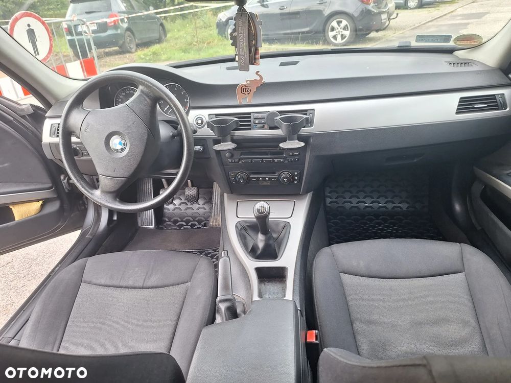 BMW Seria 3 318i - 8