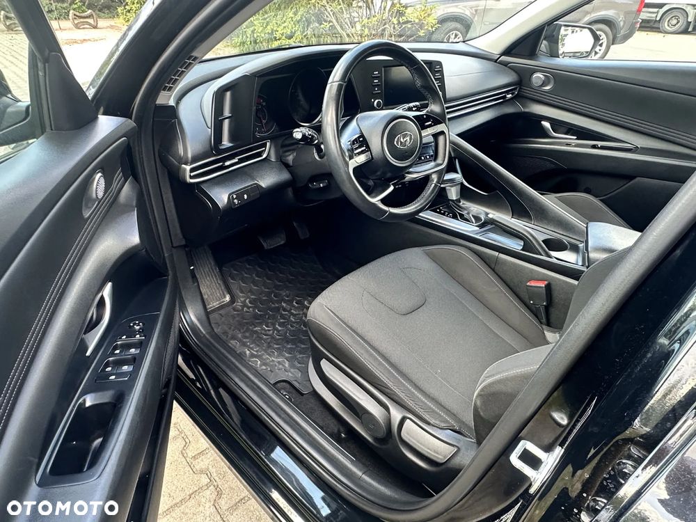 Hyundai Elantra 2022