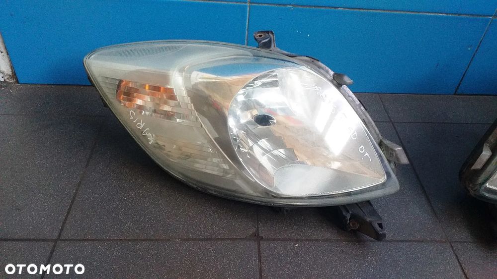 Lampa lewy prawy przód tył Toyota Yaris II 5D - 3