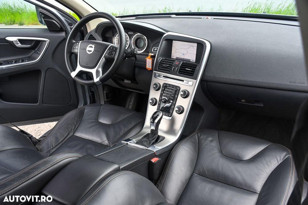 Volvo XC 60 D5 AWD Aut. Summum - 8