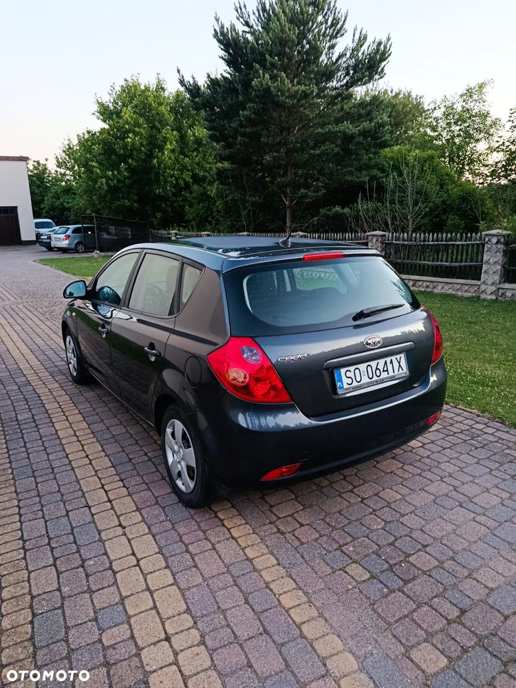 Kia Ceed - 4