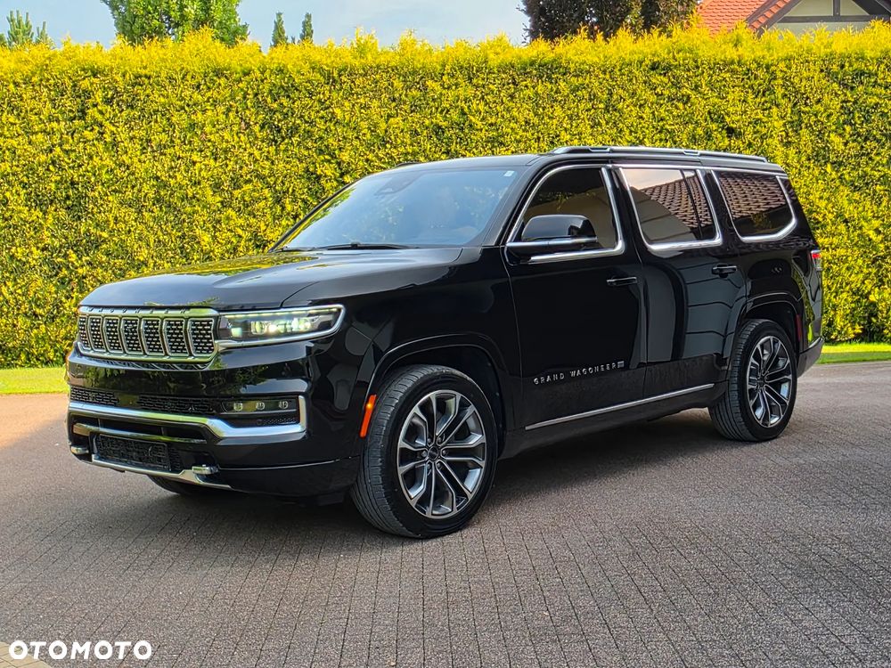 Jeep Grand Wagoneer - 13