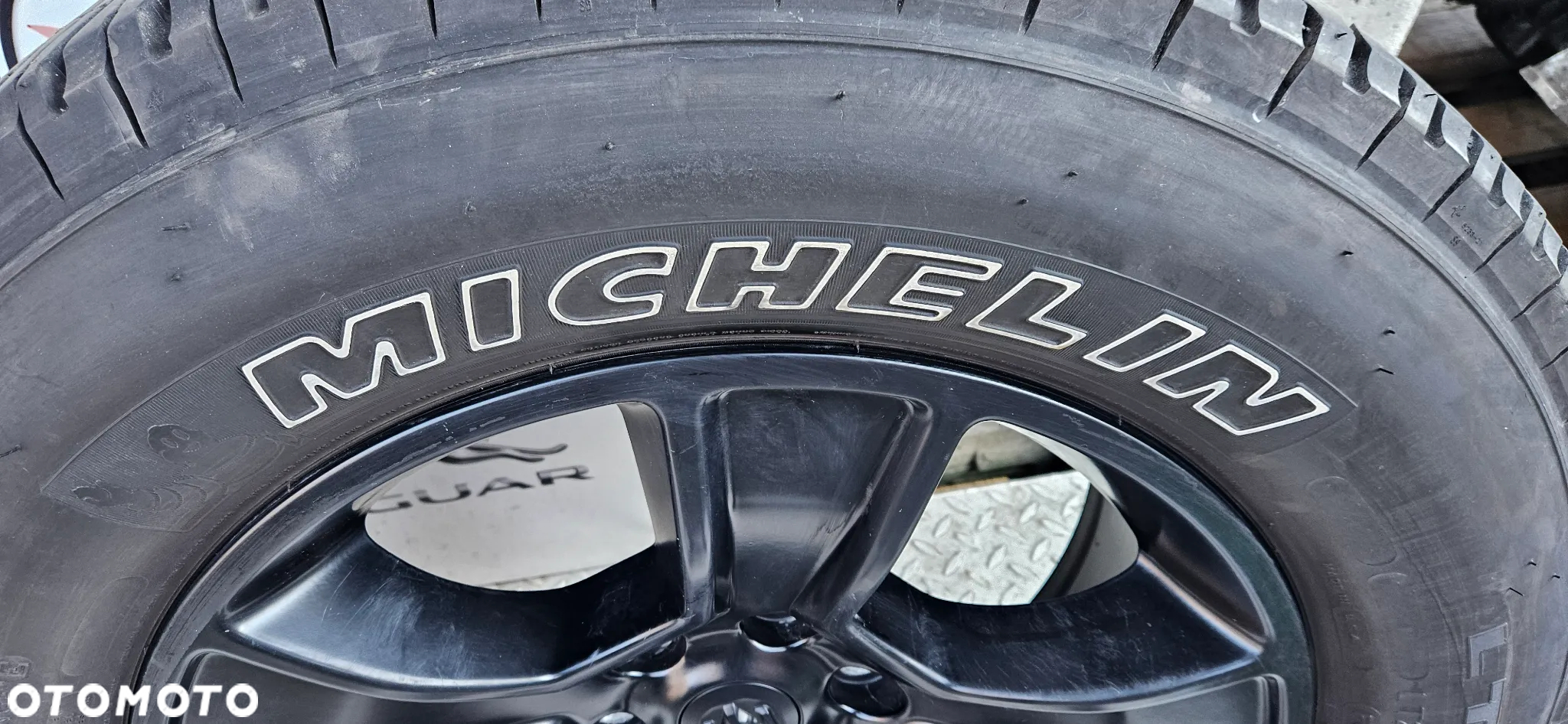 RAM 1500 V 5 2019-  Felgi aluminiowe Komplet felg Alufelgi 275/65/20 R20 20 Cali Felga 5YD55TRMAA 6x139.7 Opona bardzo ładna DOT 34/23 michelin - 21