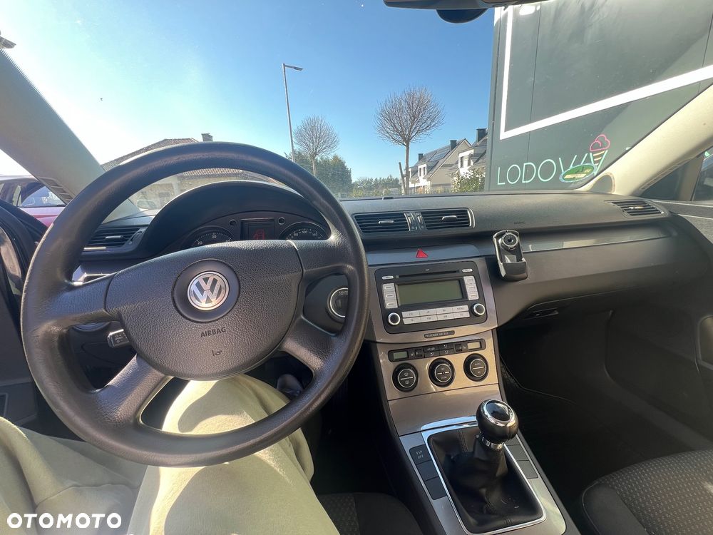 Volkswagen Passat - 4