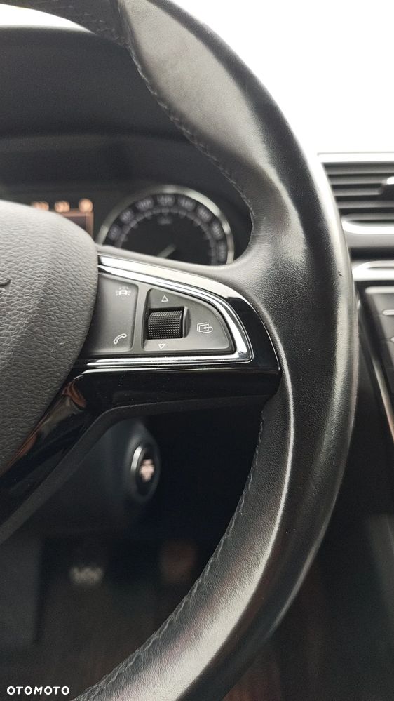 Skoda Superb 2.0 TDI Premium Edition - 30