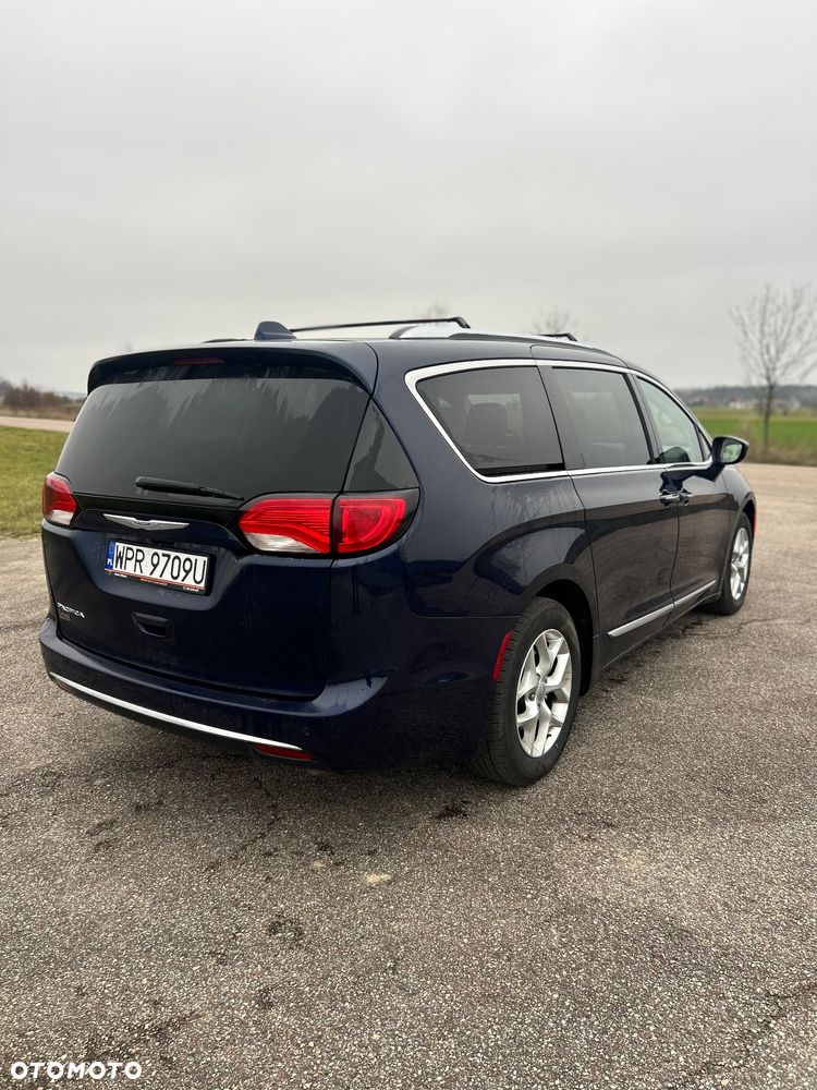 Chrysler Pacifica - 14