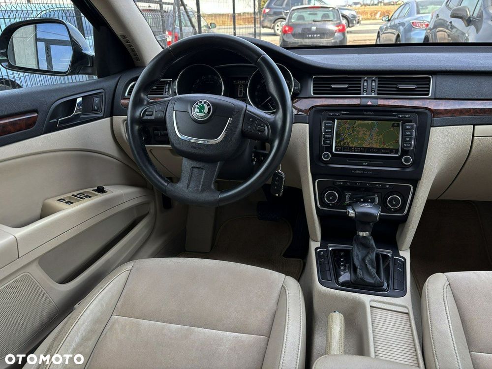 Skoda Superb 2.0 TDI Elegance DSG - 26