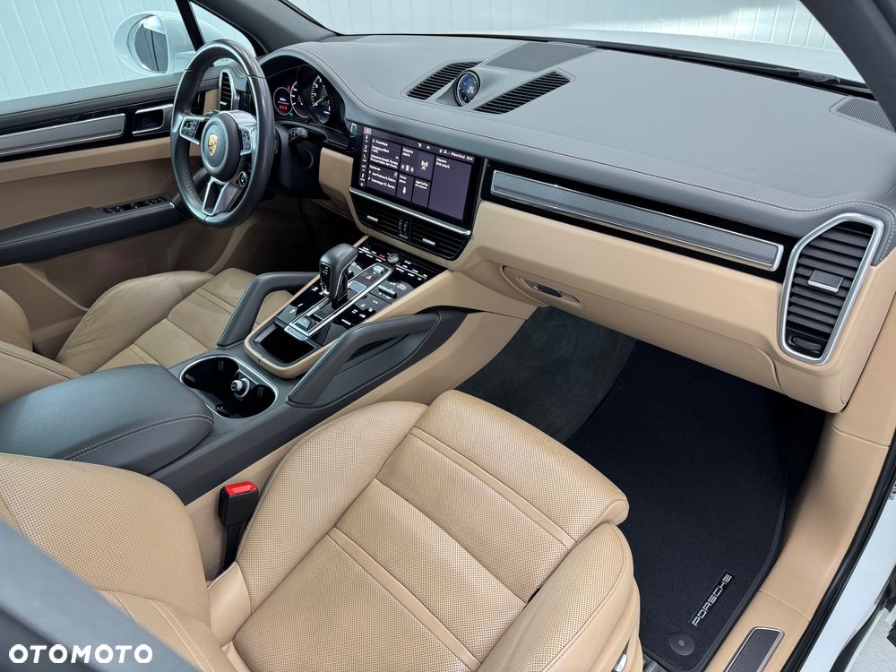 Porsche Cayenne - 23