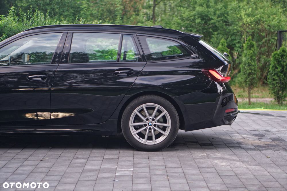BMW Seria 3 318d MHEV - 6