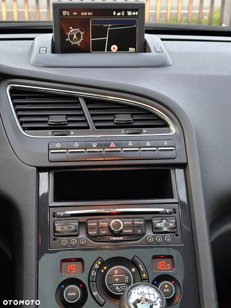 Peugeot 5008 2.0 HDi Allure 7os - 13