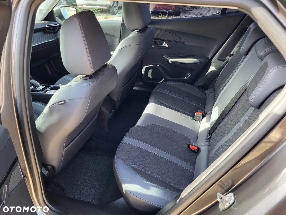 Peugeot 2008 PureTech 130 EAT8 Allure - 22