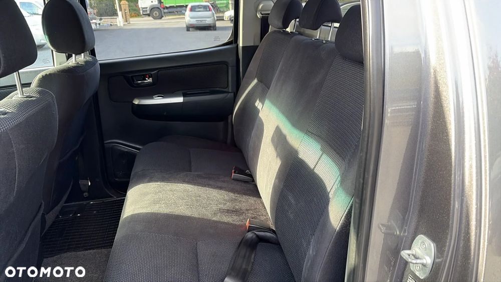 Toyota Hilux 4x4 Double Cab Life - 22