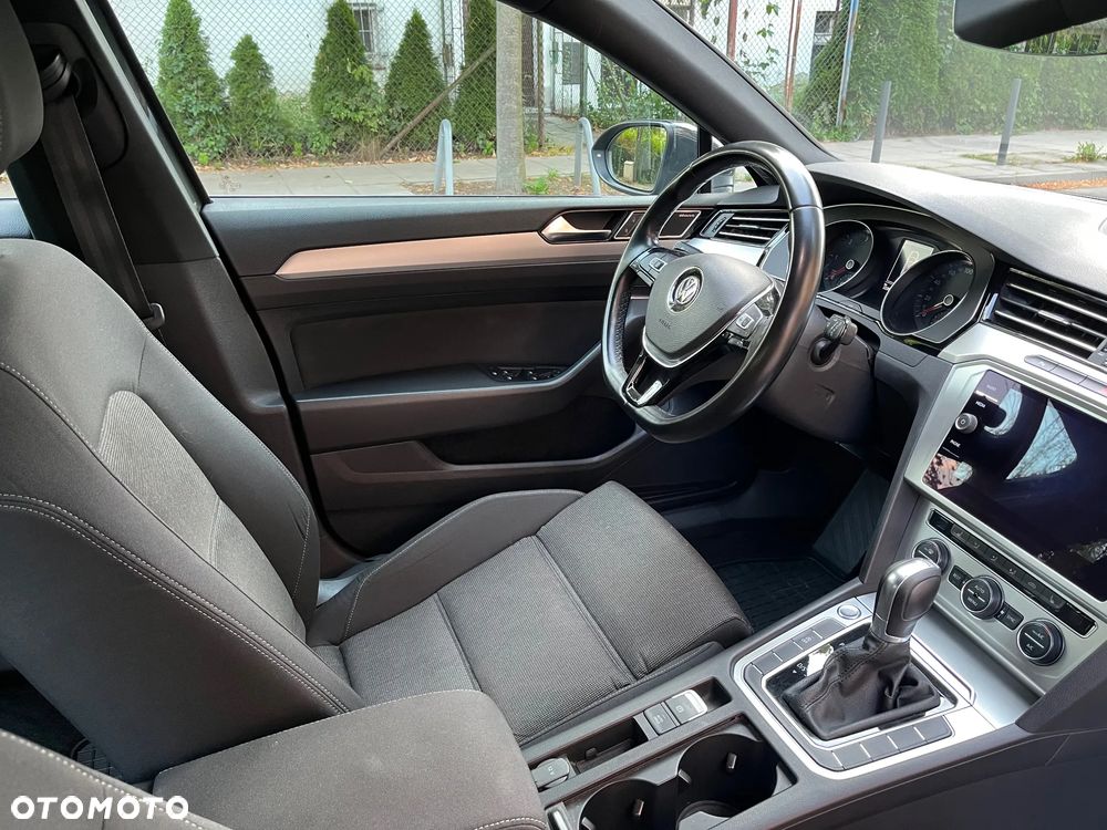 Volkswagen Passat 2.0 TDI SCR DSG Comfortline - 22