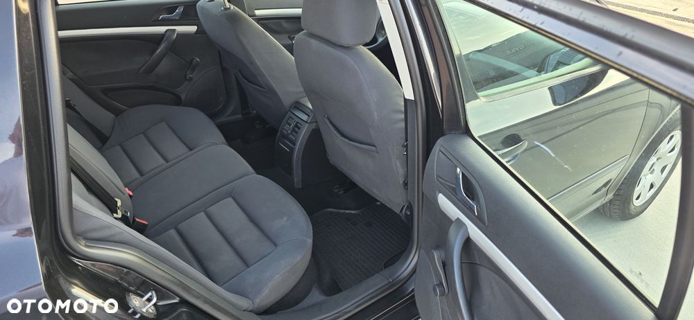 Skoda Octavia 1.6 Combi Ambiente - 12