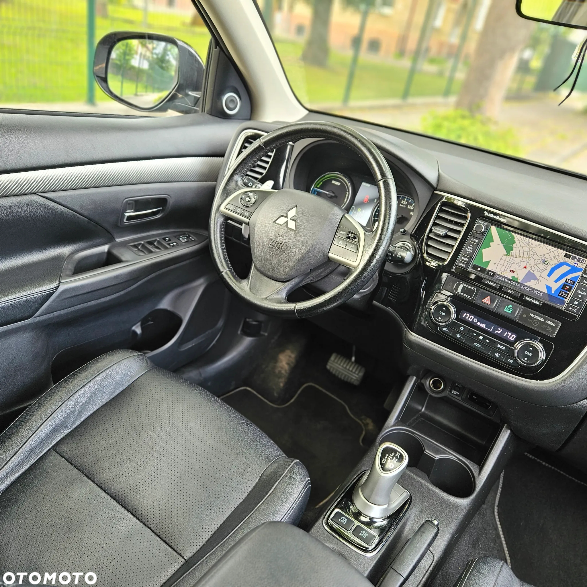 Mitsubishi Outlander 2.0 4WD Plug-In Hybrid Top - 19