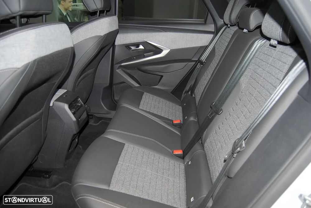 Peugeot 3008 1.2 Hybrid Allure e-DCS6 - 17