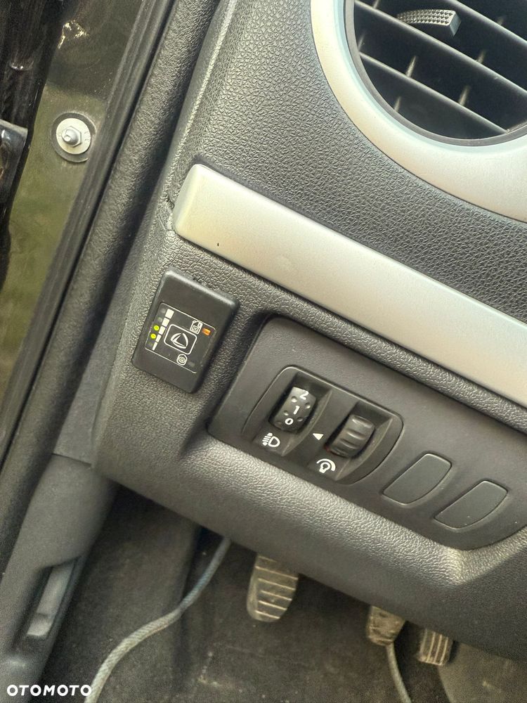 Renault Clio 1.2 16V 75 GPS - 8
