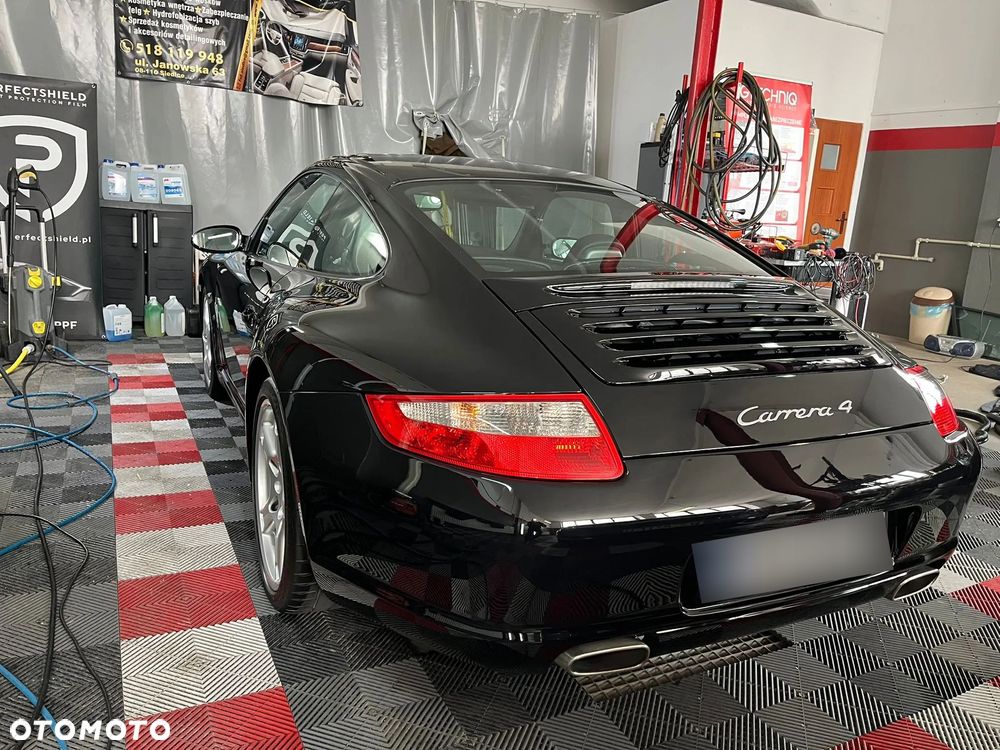 Porsche 911 Carrera 4 - 2