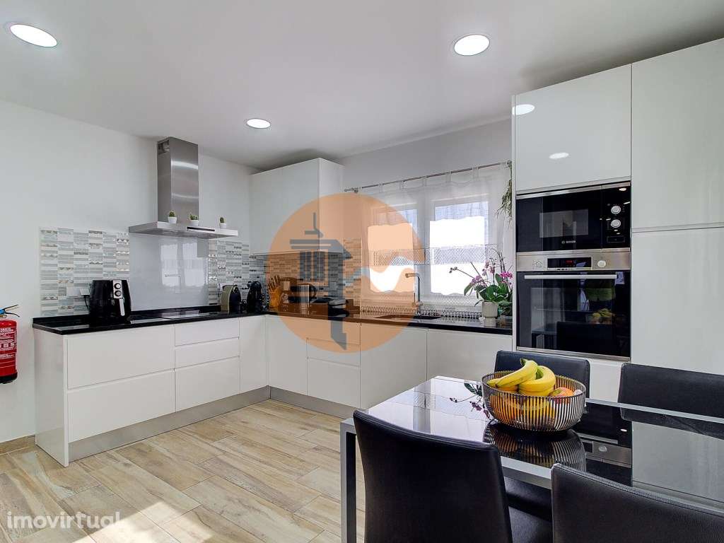 Moradia V2+2 Duplex com garagem, varandas e terraço - Grande imagem: 4/51