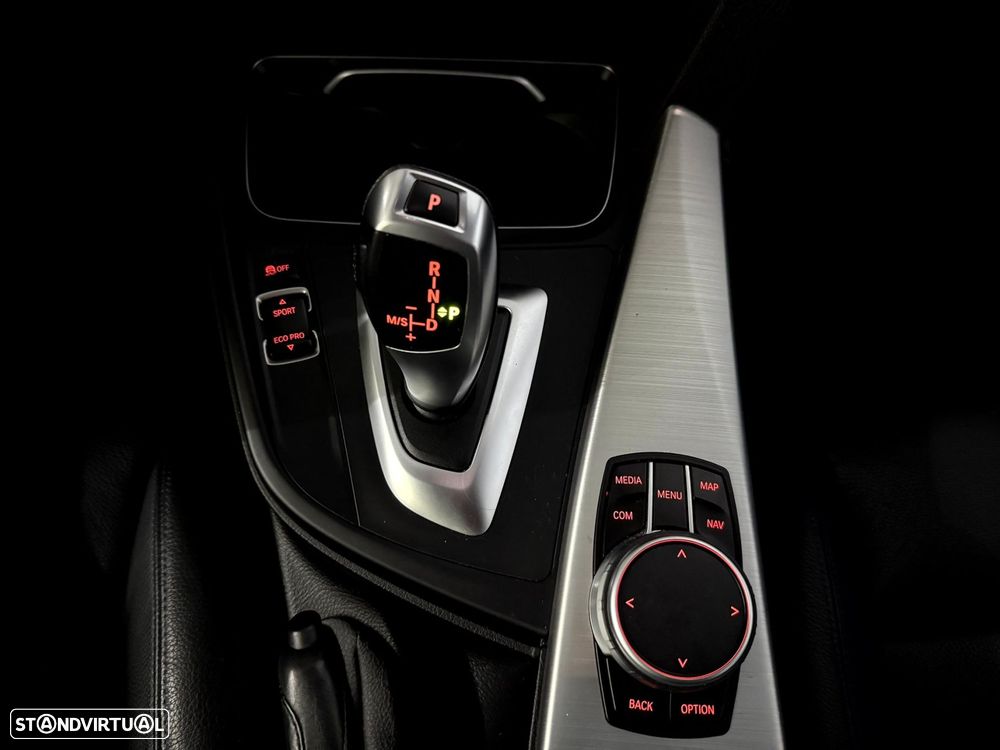 BMW 318 i Pack M Auto - 24