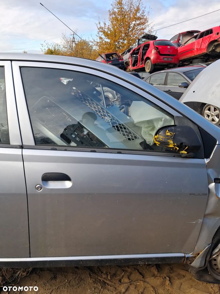 Daihatsu cuore 03 drzwi prawy przod E28 - 1