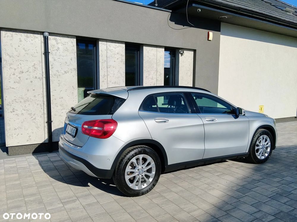 Mercedes-Benz GLA 200 7G-DCT - 4