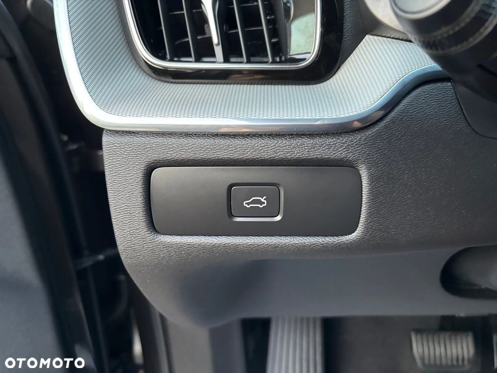 Volvo XC 60 B4 D AWD Geartronic RDesign - 30