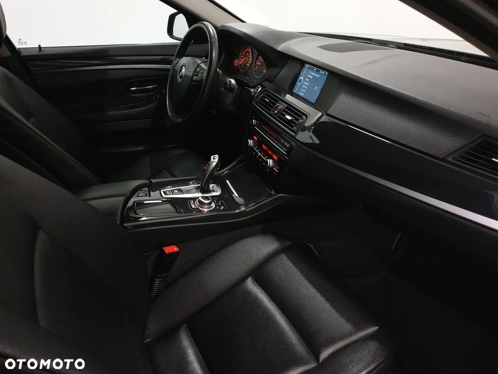 BMW Seria 5 520d Sport-Aut - 23