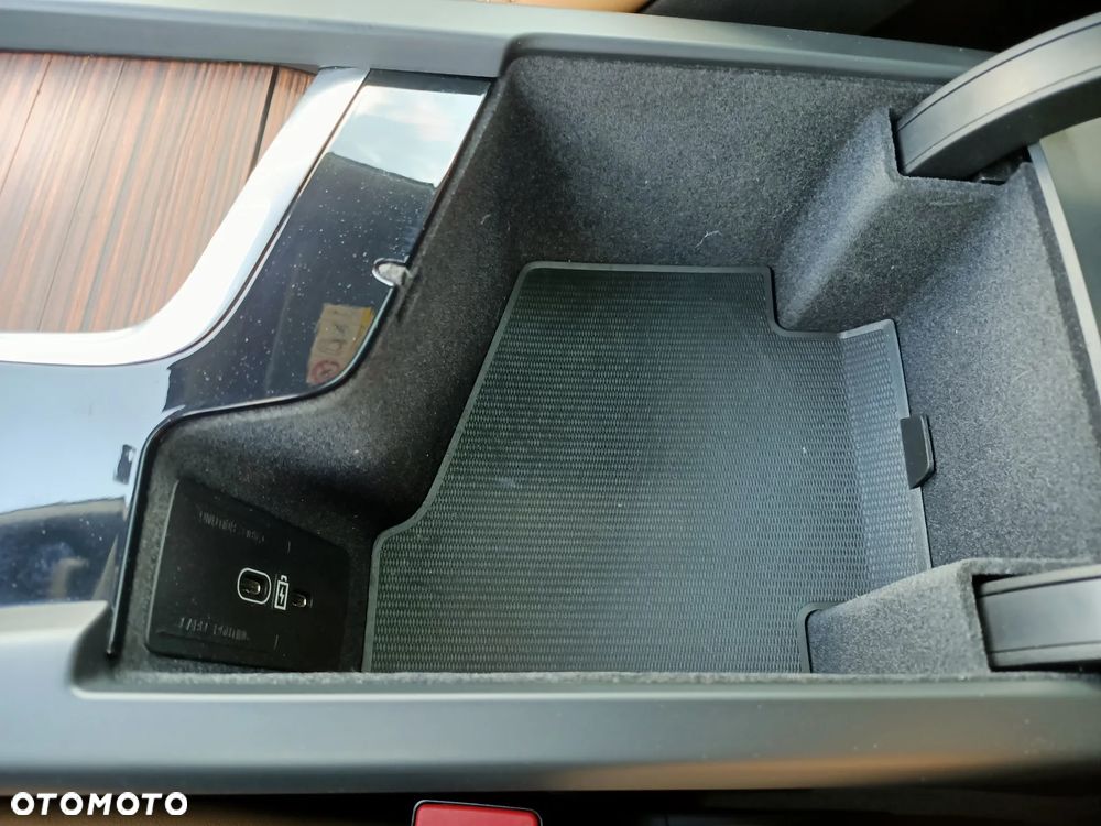 Volvo XC 60 T8 Plug-In Hybrid AWD Ultimate Bright - 33