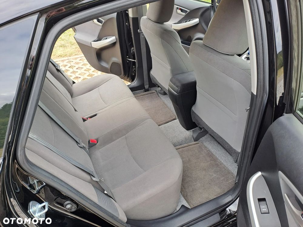 Toyota Prius (Hybrid) - 13