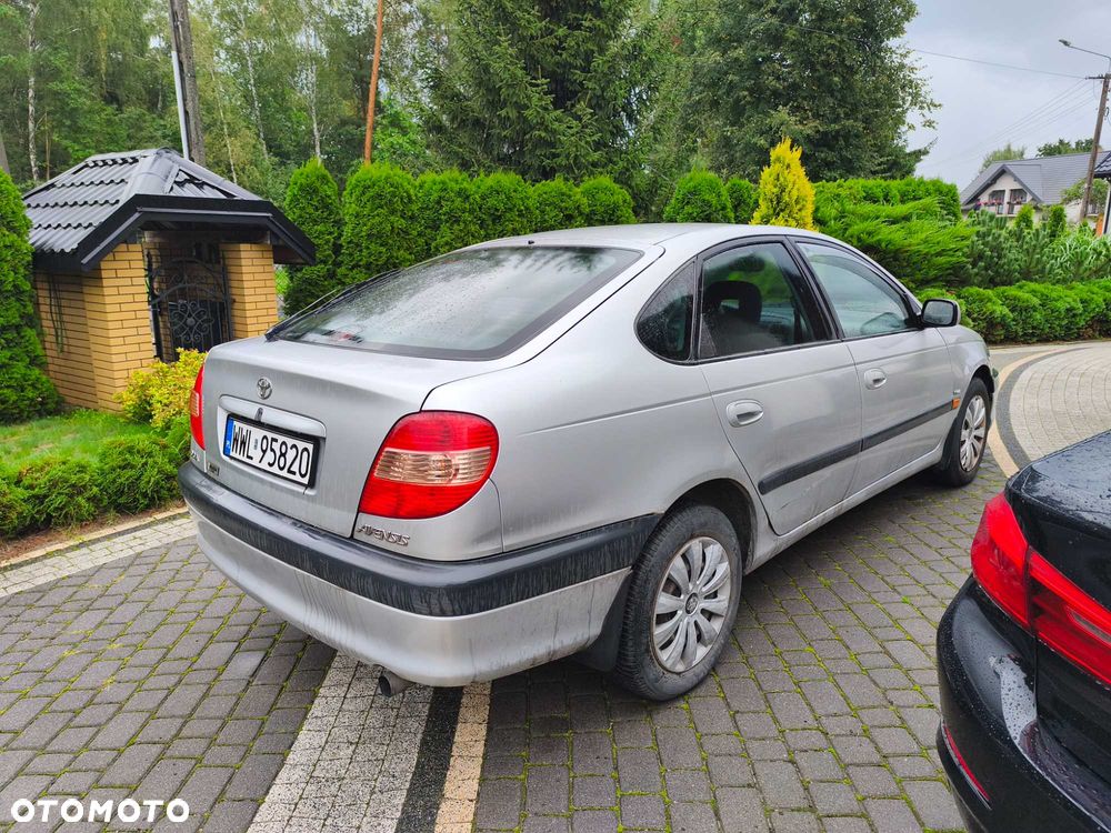 Toyota Avensis - 4