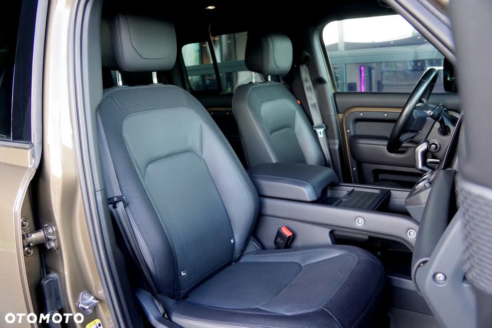 Land Rover Defender 3.0 D300 mHEV X-Dynamic HSE - 24
