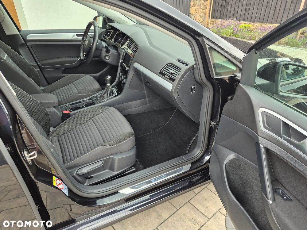 Volkswagen Golf - 33