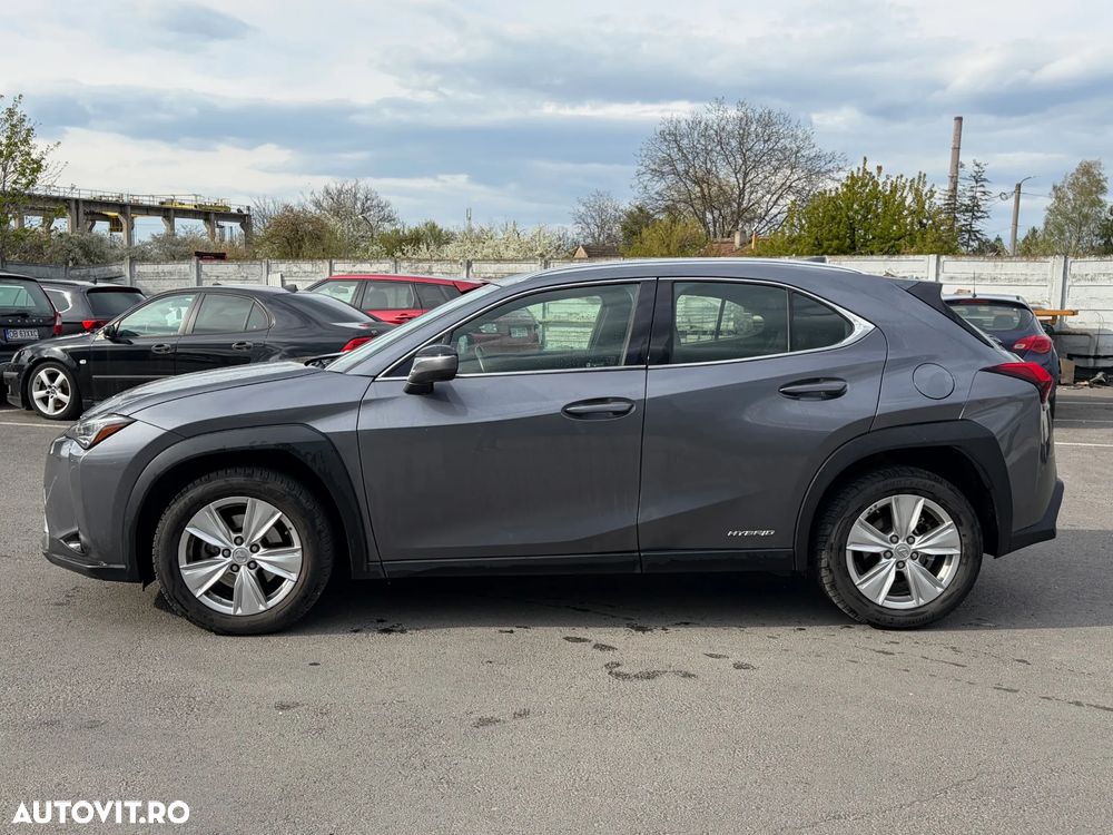 Lexus UX 250h Business Edition - 9