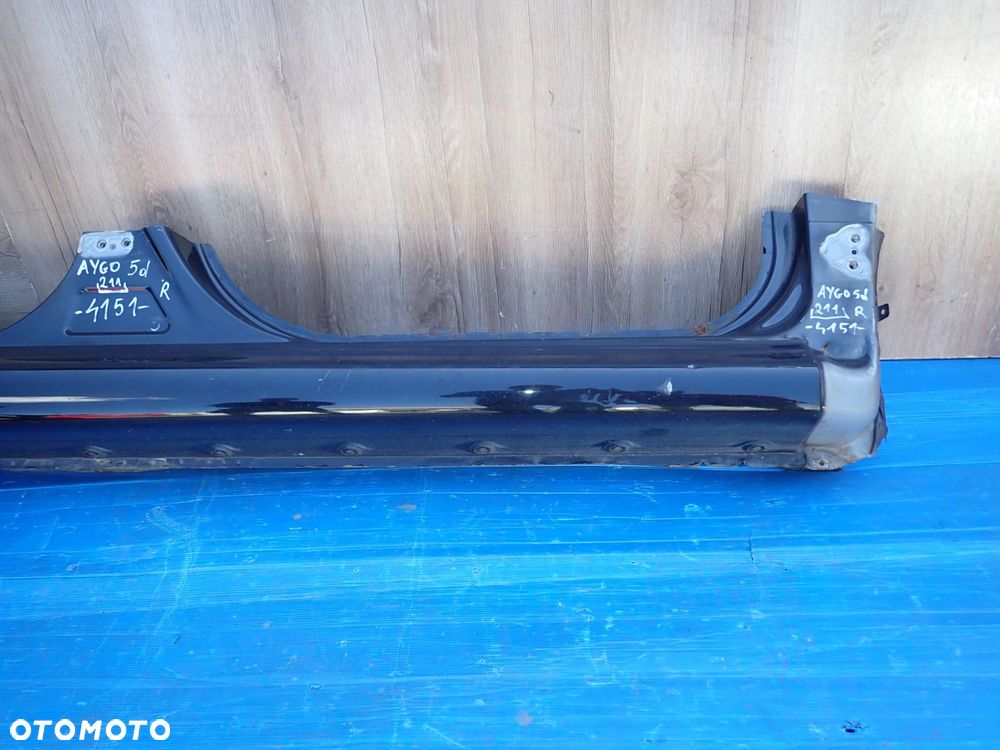 TOYOTA AYGO 06-12 PRÓG PRAWY 211 - 3
