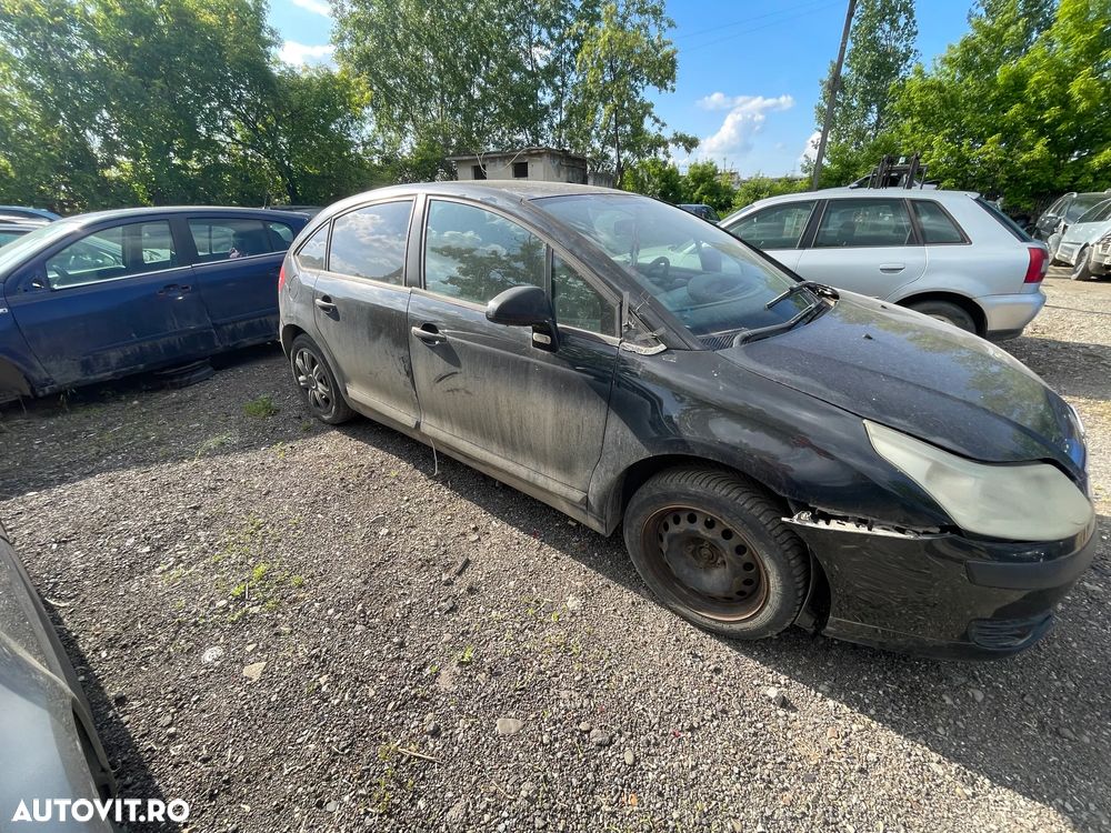 Dezmembrez Citroen C4 I Hatchback 1.4i 16v 65kW 88Cp negru an 2005 - 7
